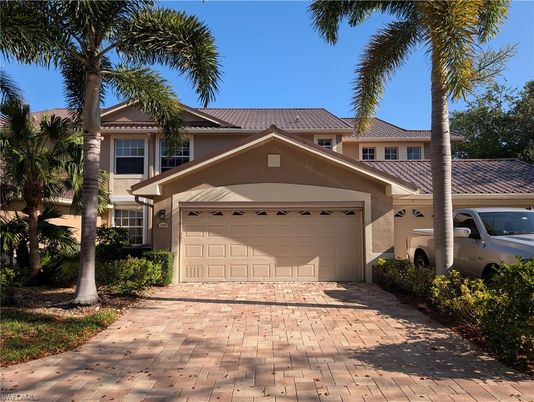 Attached, Exterior, Facade, Mediterranean