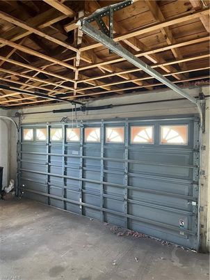 Garage, Interior, Wooden Beams