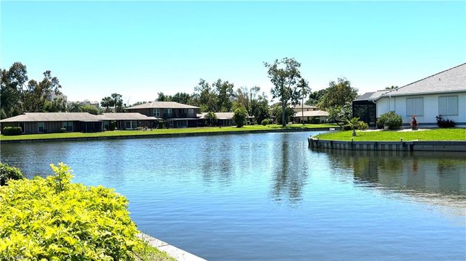 Exterior, Lake