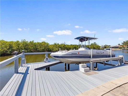 Exterior, Lake