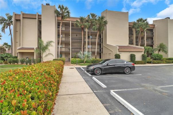 Exterior, Facade, Condo Building