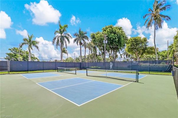 Exterior, Tennis Courts