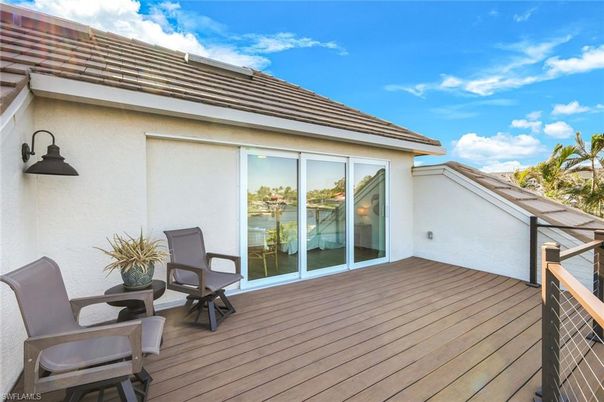 Exterior, Wood Texture Flooring