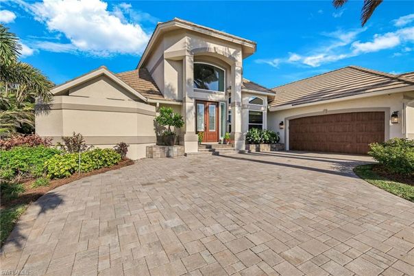 Attached, Exterior, Facade, Mediterranean