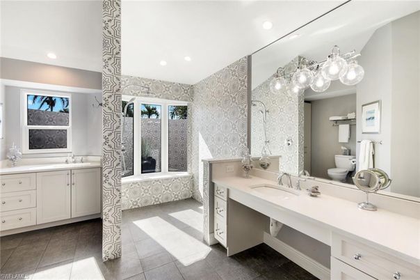 Bathroom, Dual Sink Vanities, Interior, Recessed Lighting