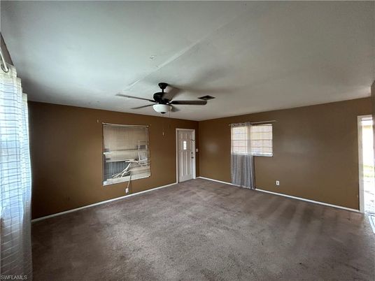 Empty room, Interior