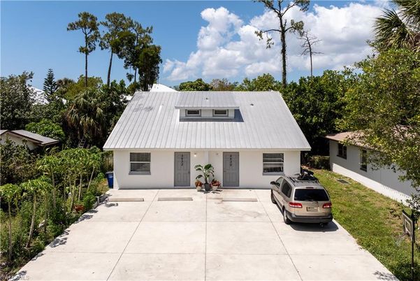 Exterior, Facade, Ranch
