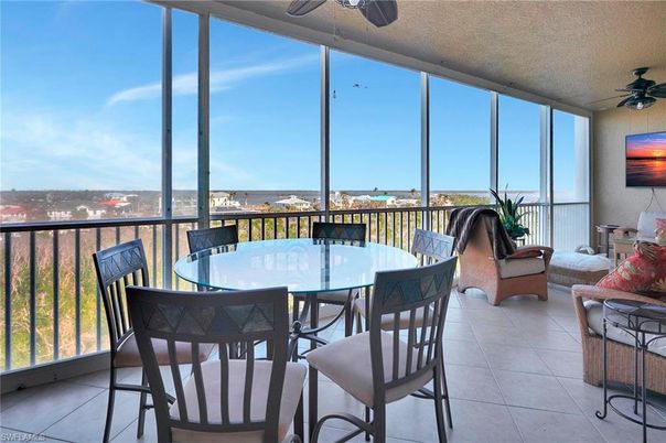 Dining room, Interior, Sun Room, Water