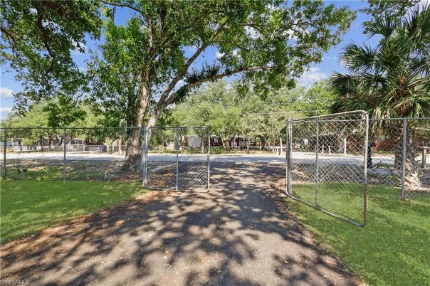 Exterior, Tennis Courts
