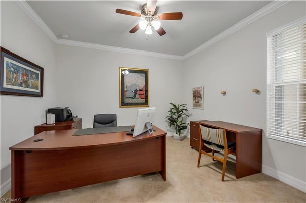 Home Office, Interior