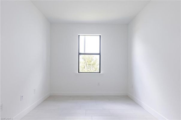 Empty room, Interior