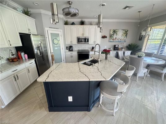 Dining room, Interior, Kitchen, Pendant Lights, Recessed Lighting, Stainless Steel Appliances