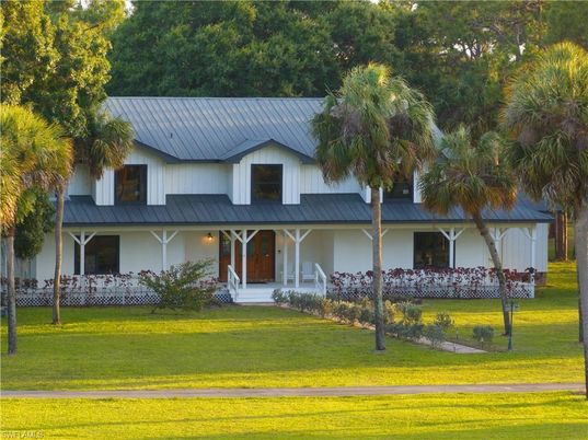 Backyard, Exterior, Facade, Farmhouse