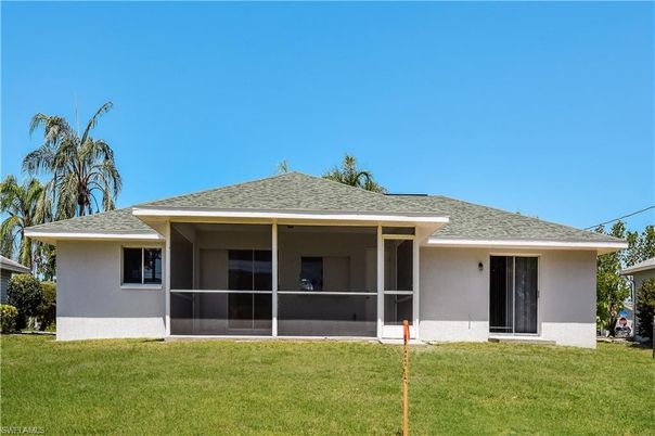 Backyard, Exterior, Facade, Ranch