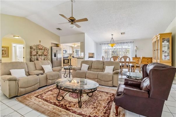 Dining room, Interior, Kitchen, Living room, Pendant Lights, Stainless Steel Appliances