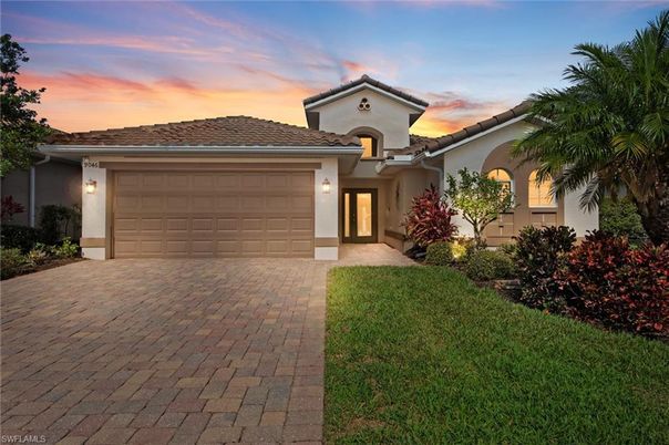 Attached, Exterior, Facade, Mediterranean