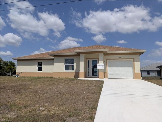 Attached, Exterior, Facade, Ranch