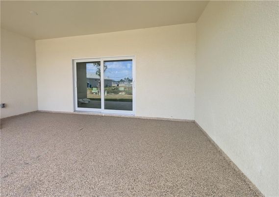 Empty room, Interior