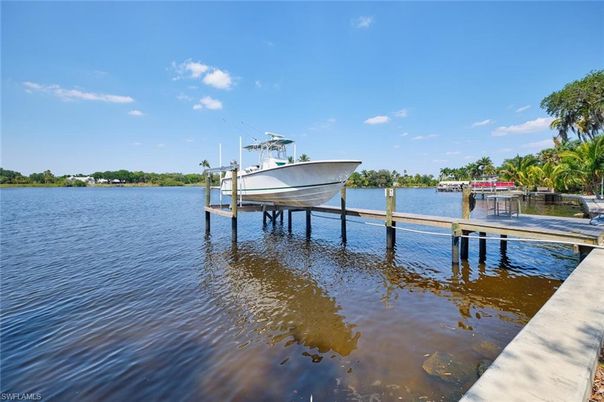 Exterior, Lake