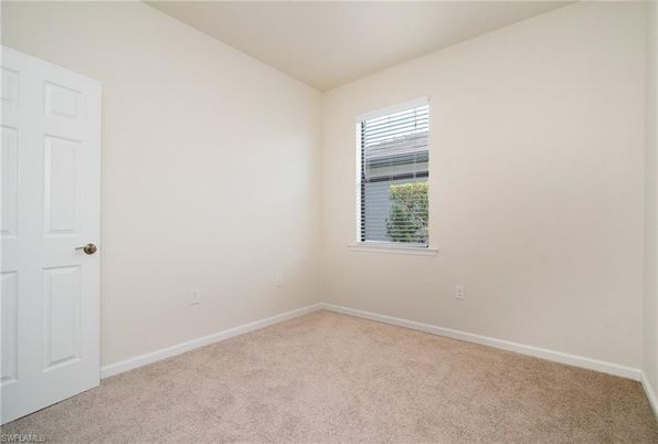 Empty room, Interior
