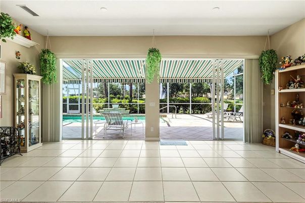 Interior, Pool, Sun Room
