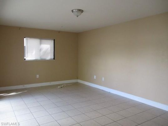 Empty room, Interior