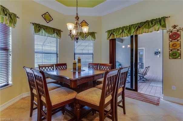 Chandelier, Dining room, Interior, Pendant Lights