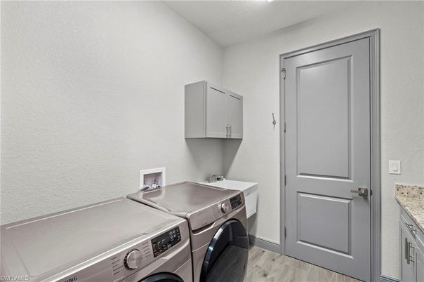 Interior, Washer, Wood Texture Flooring