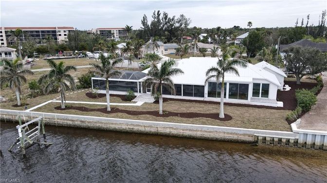Exterior, Lake