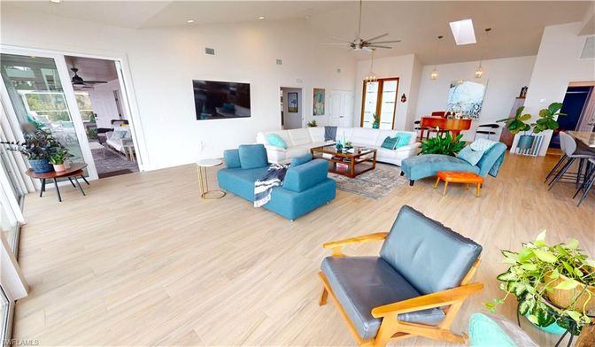 Dining room, Interior, Living room, Pendant Lights, Recessed Lighting, Wood Texture Flooring