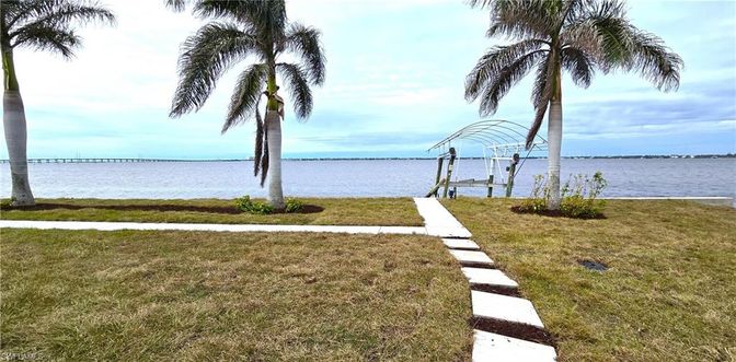 Exterior, Lake