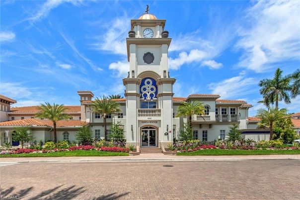 Exterior, Facade, Mediterranean