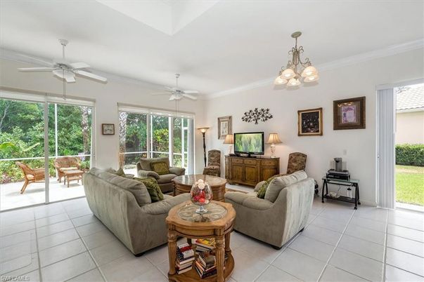 Chandelier, Interior, Living room