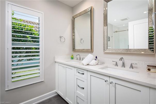Bathroom, Dual Sink Vanities, Interior, Recessed Lighting