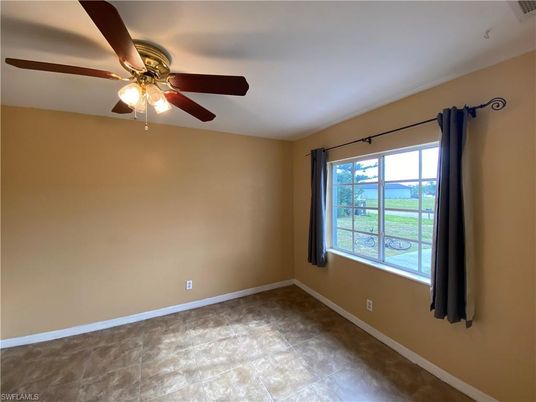 Empty room, Interior