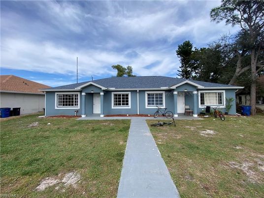 Backyard, Exterior, Facade, Ranch
