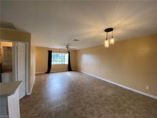 Empty room, Interior, Pendant Lights