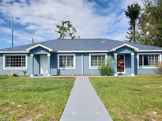 Backyard, Exterior, Facade, Ranch