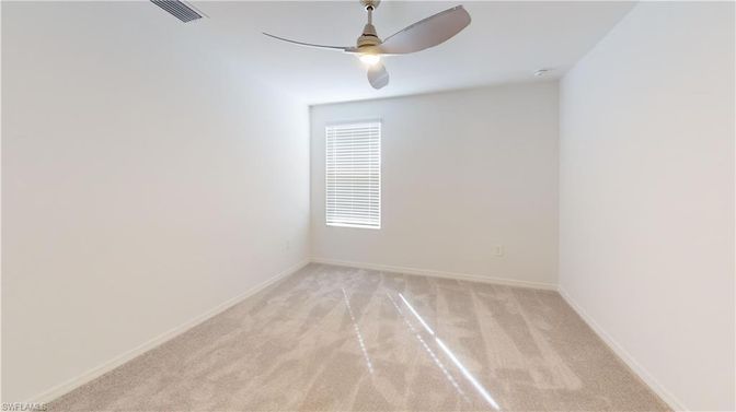 Empty room, Interior