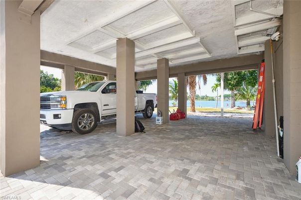 Garage, Interior
