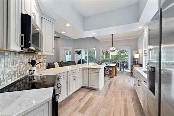 Chandelier, Dining room, Interior, Kitchen, Recessed Lighting, Stainless Steel Appliances, Wood Texture Flooring