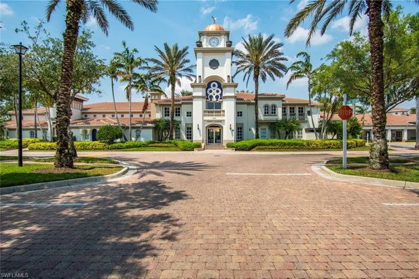 Exterior, Facade, Mediterranean