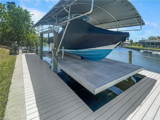Exterior, Lake