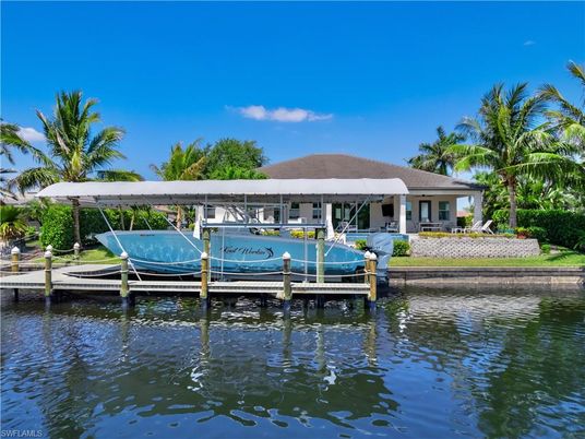 Exterior, Lake