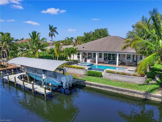 Exterior, Lake