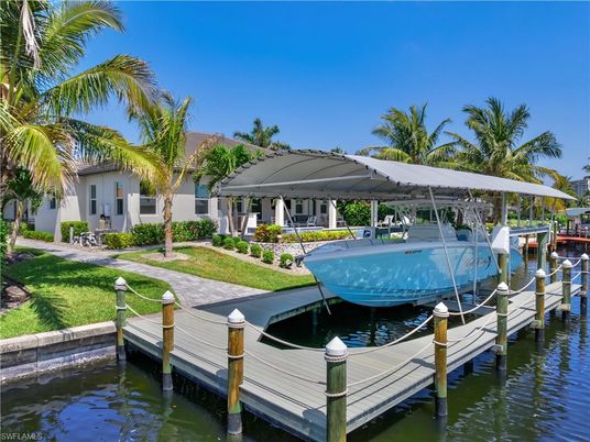 Exterior, Lake