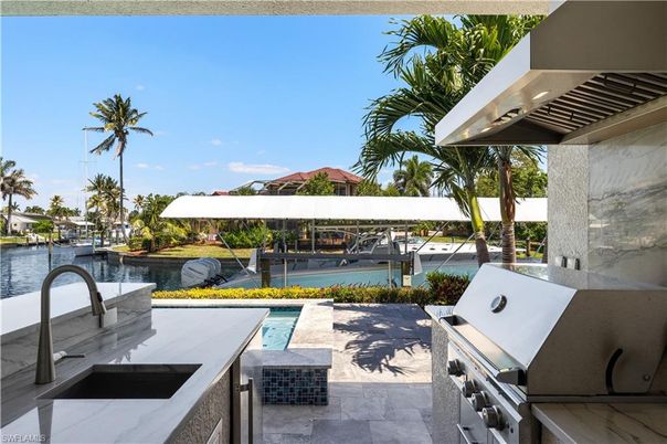 Exterior, Pool, Water
