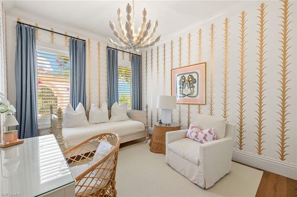 Chandelier, Interior, Living room