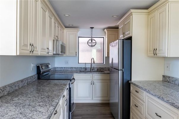 Interior, Kitchen, Pendant Lights, Recessed Lighting, Wood Texture Flooring