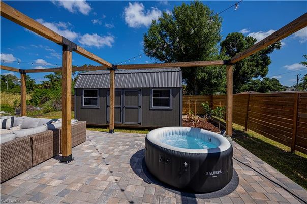 Exterior, Pool